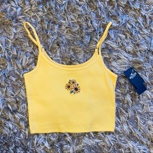 XS NEW NWT yellow Hollister sunflower 🌻 crop top cropped tank. Summer beach